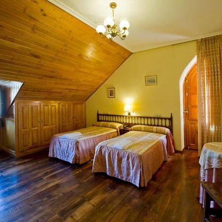 Hotel Restaurante La Casilla Cangas De Narcea Buitenkant foto