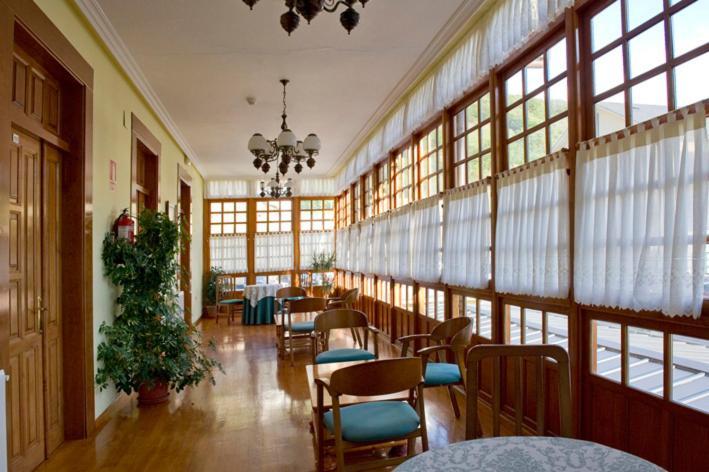 Hotel Restaurante La Casilla Cangas De Narcea Buitenkant foto