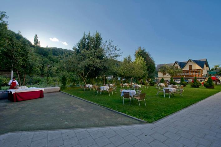 Hotel Restaurante La Casilla Cangas De Narcea Buitenkant foto