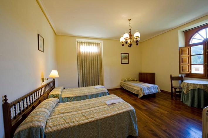 Hotel Restaurante La Casilla Cangas De Narcea Kamer foto