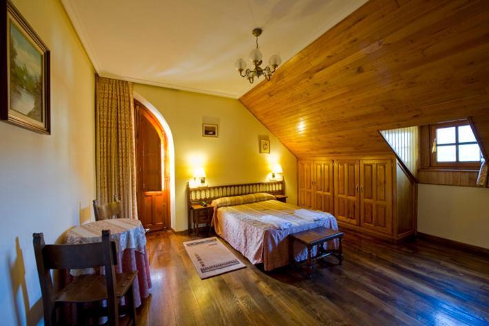 Hotel Restaurante La Casilla Cangas De Narcea Kamer foto
