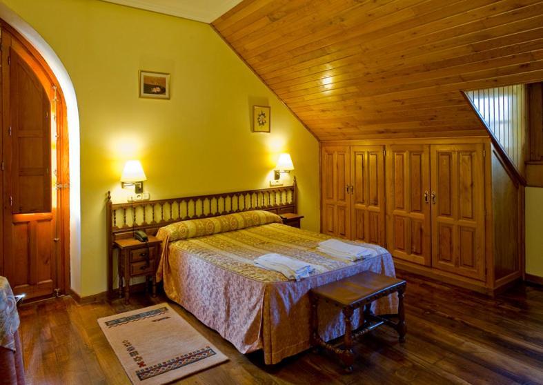 Hotel Restaurante La Casilla Cangas De Narcea Kamer foto