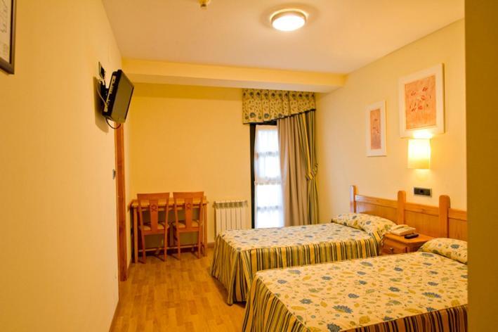 Hotel Restaurante La Casilla Cangas De Narcea Kamer foto