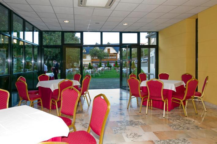 Hotel Restaurante La Casilla Cangas De Narcea Buitenkant foto