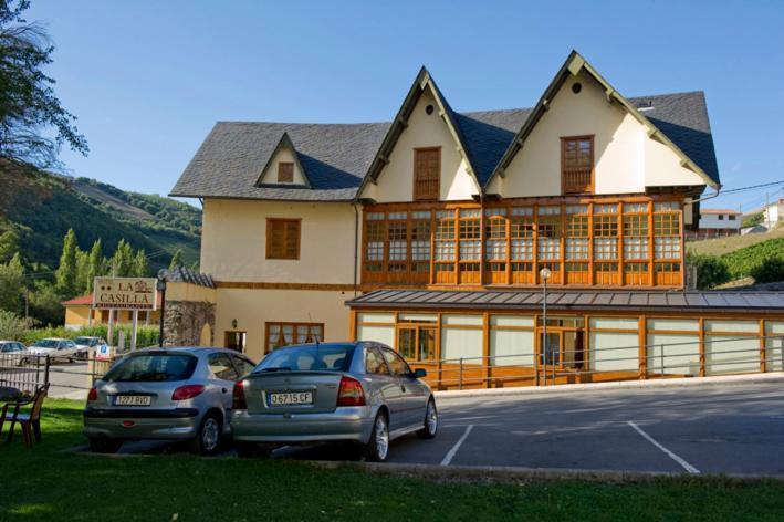 Hotel Restaurante La Casilla Cangas De Narcea Buitenkant foto