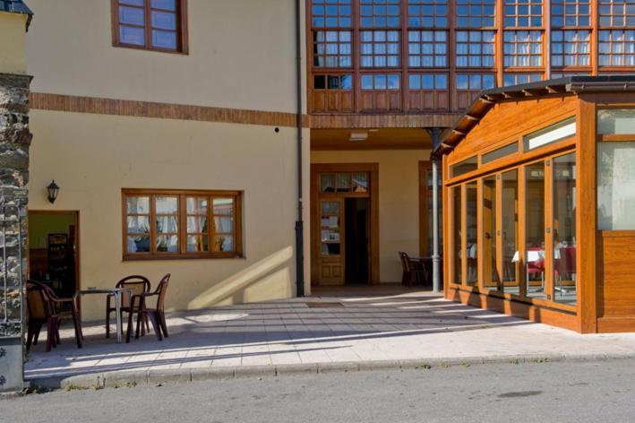 Hotel Restaurante La Casilla Cangas De Narcea Buitenkant foto