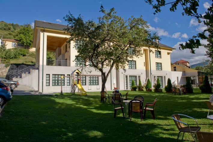 Hotel Restaurante La Casilla Cangas De Narcea Buitenkant foto