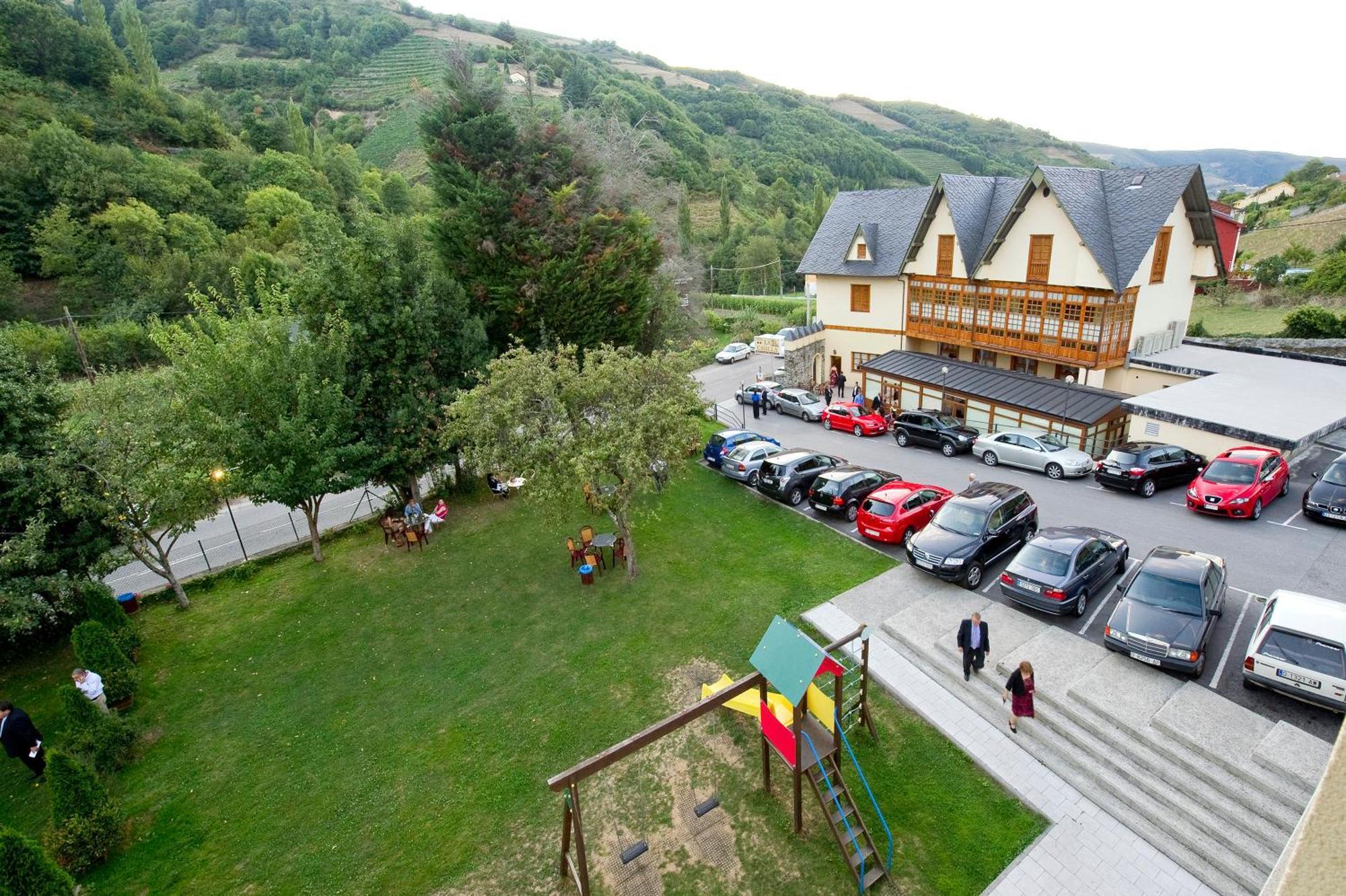 Hotel Restaurante La Casilla Cangas De Narcea Buitenkant foto