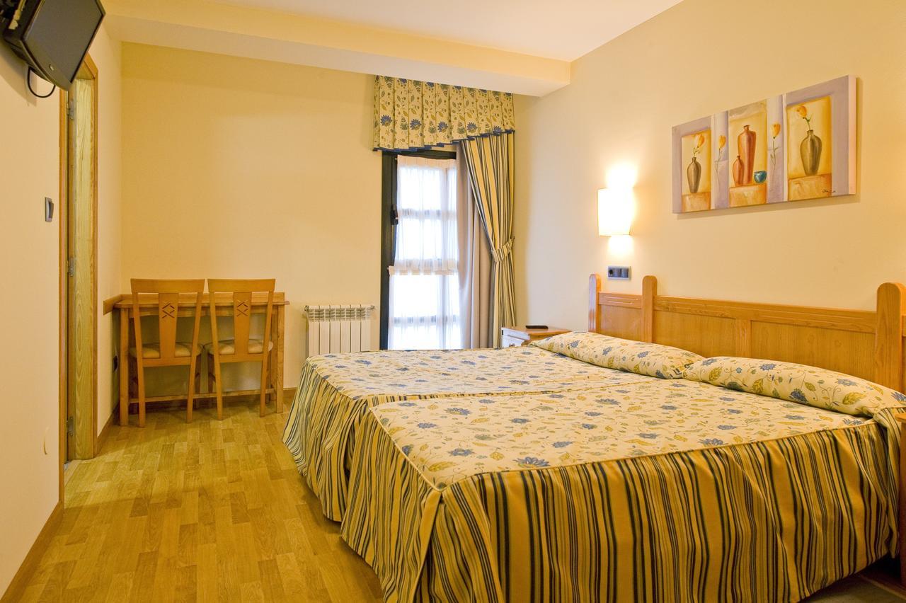 Hotel Restaurante La Casilla Cangas De Narcea Buitenkant foto