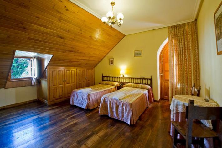 Hotel Restaurante La Casilla Cangas De Narcea Buitenkant foto